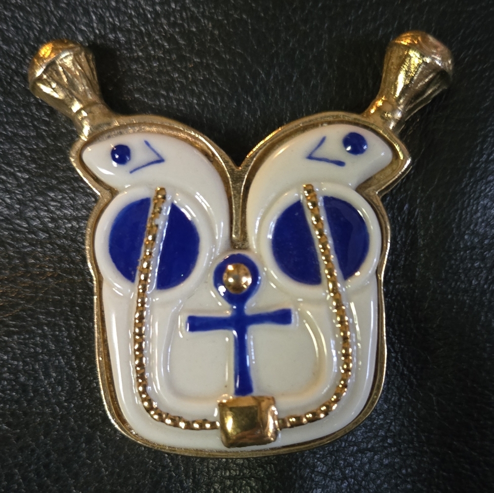 Porcelain & gold vintage Egyptian dual Uraeus/Cobra & Ankh pendant - Picture 4 of 11